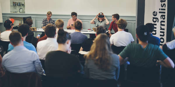 In Zürich trafen sich junge Journalisten und diskutieren Virtual Reality als Zukunftsmedium für den Journalismus