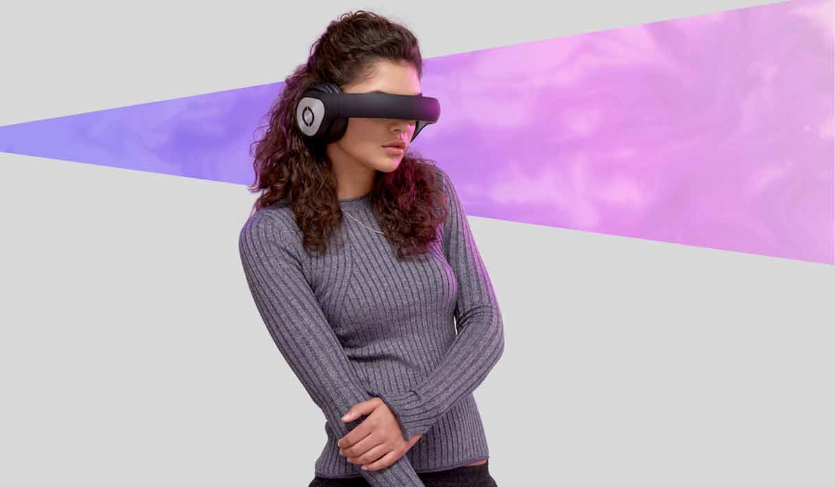 Die Videobrille Avegant Glyph war 2014 im Fahrwasser von Oculus Rift erfolgreich. Endlich wird "die Glyph" ausgeliefert - aber kann sie was?
