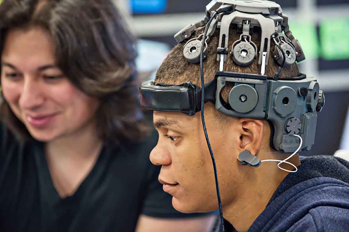 Virtual Reality: Mit Neurable lassen sich Anwendungen per Gedanken steuern