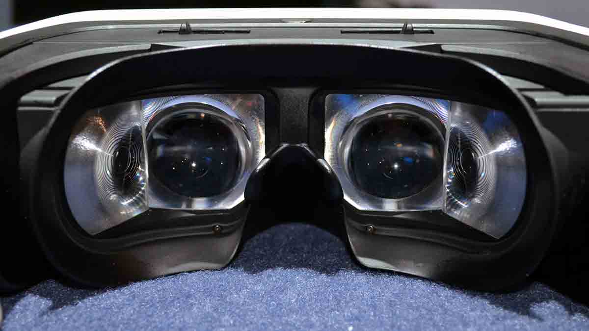 Die VR-Brille von Panasonic verwendet verschmolzene Linsen