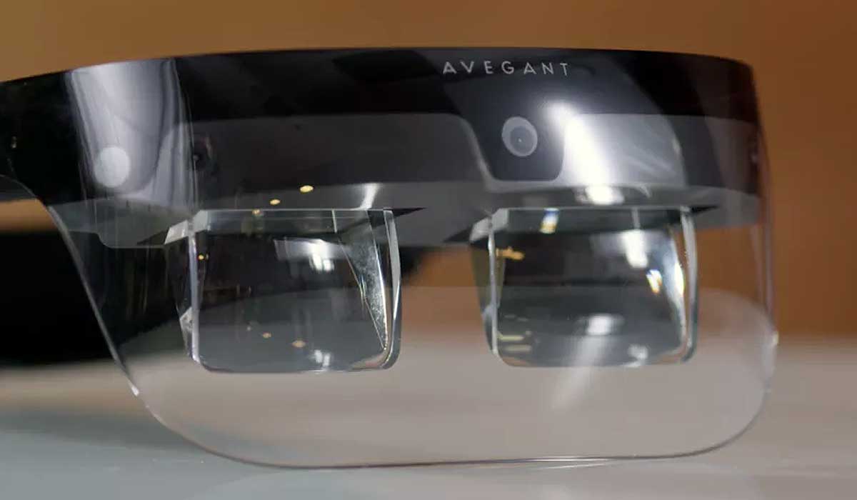 Das auf Displaytechnologien spezialisierte Unternehmen Avegant zeigt eine Augmented-Reality-Brille mit Lichtfelddisplays.