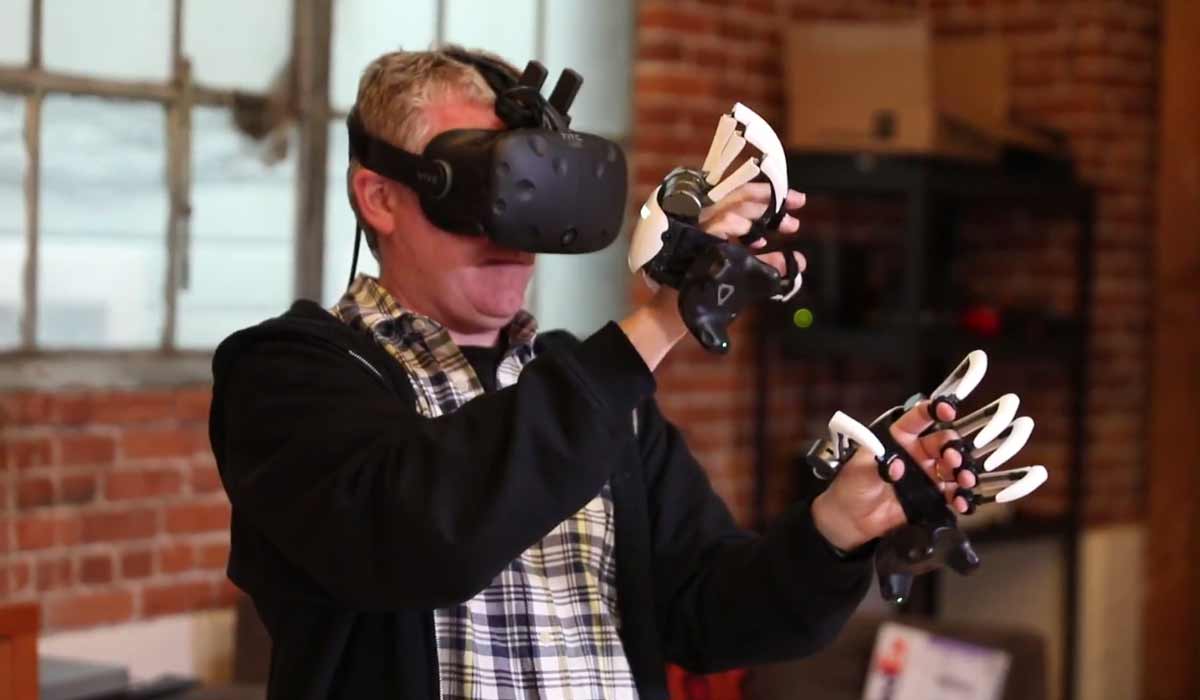 Virtual Reality: Dexmo ist der erste marktreife Exo-Handschuh mit Haptik
