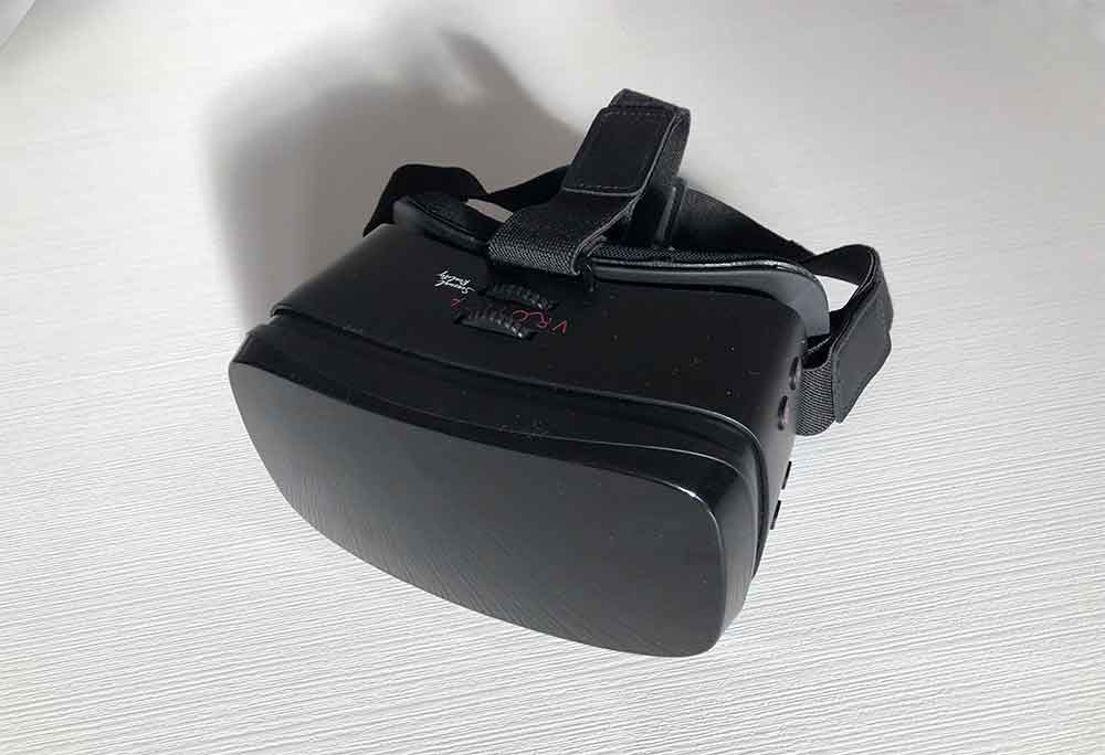 Ein Startup verkauft eine autarke VR-Brille, mit der Nutzer VR-Pornos mit nur einem Knopfdruck herunterladen und abspielen können. Geht das Konzept auf?