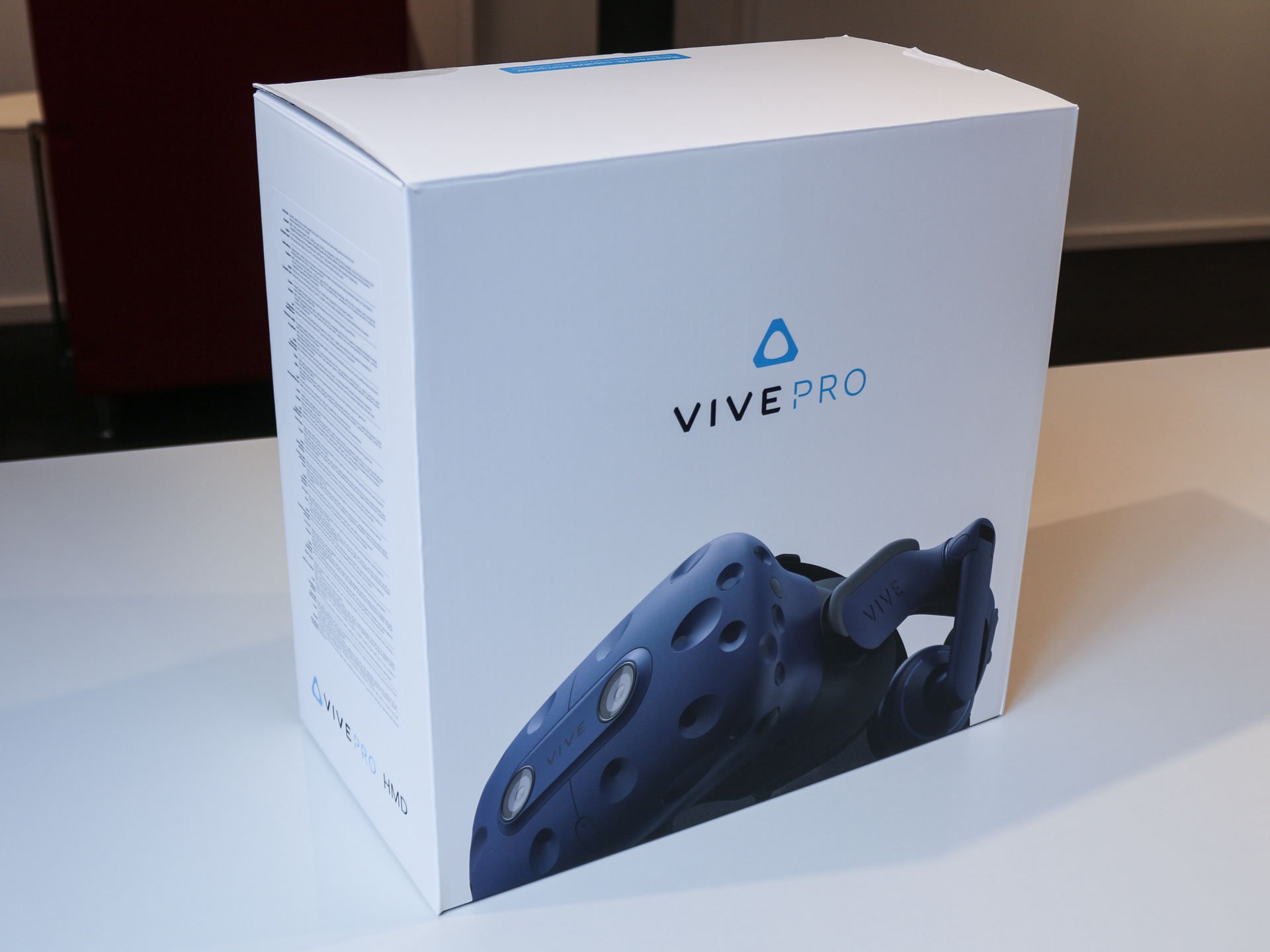 Verpackung von Vive Pro: Fast schon unscheinbar. Bild: VRODO