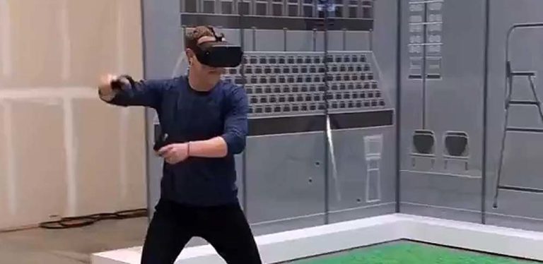 Facebook-Chef Mark Zuckerberg spielt VR
