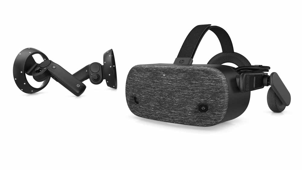 VR-Brille HP Reverb mit Controllern, freigestellt