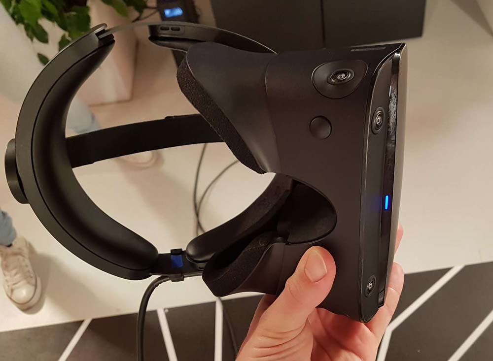 Die neue Kopfhalterung ist bequem und die im Gehäuse verbauten Trackingkameras verrichten ihre Arbeit super. Bild: Oculus