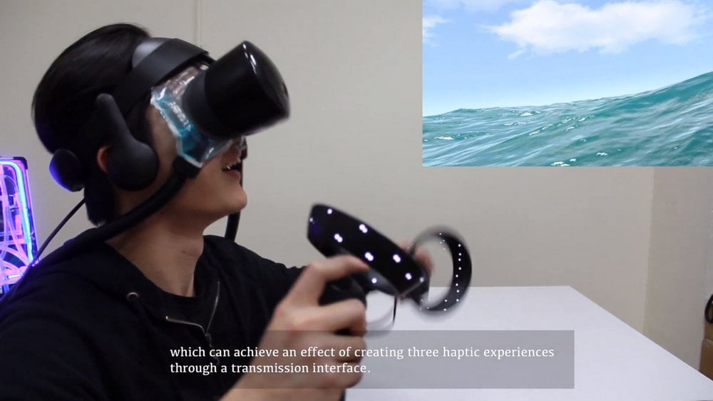 Ein VR-Nutzer testet die LiquidMask bei einem virtuellen Tauchgang