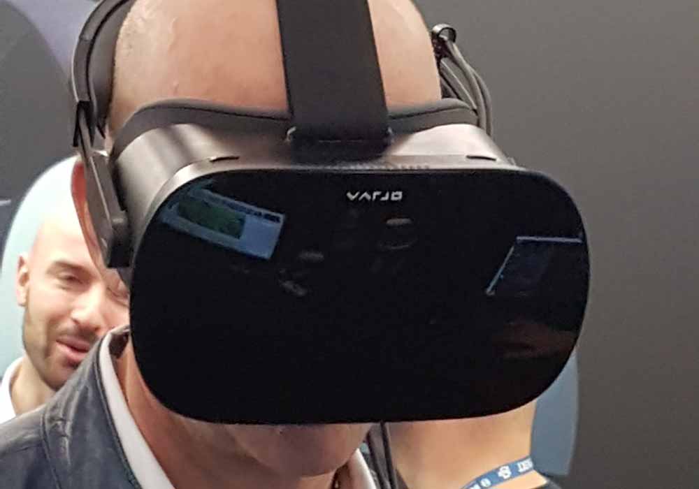 Varjo VR-2 Pro ausprobiert: Retina-VR-Brille mit Finger- und Eye-Tracking