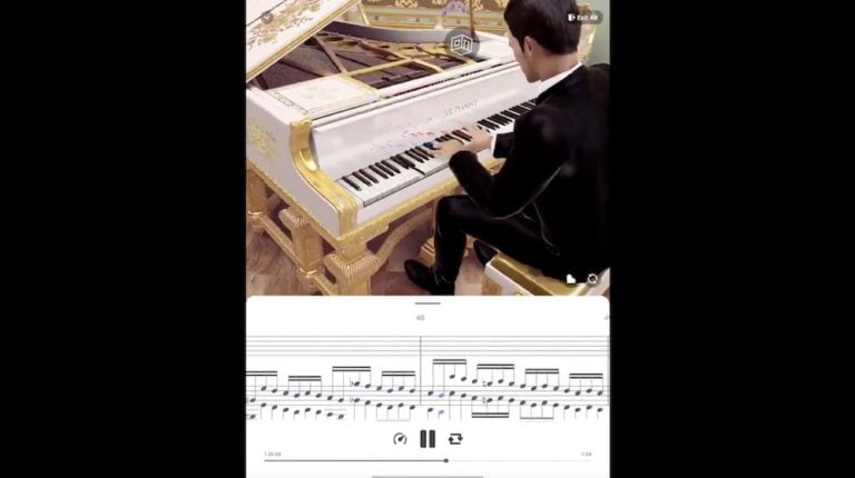 Dieser AR-Pianist spielt Konzerte an eurem Klavier