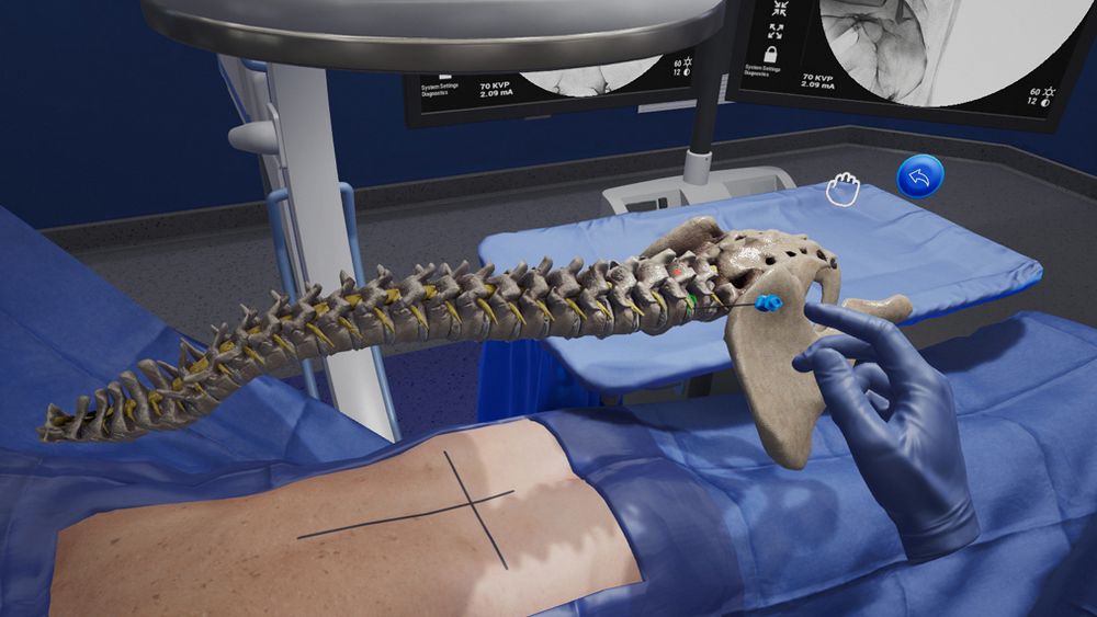 Virtueller Operationssaal von Precision OS mit Wirbelsäulenmodell für VR-Training für Chirurgen