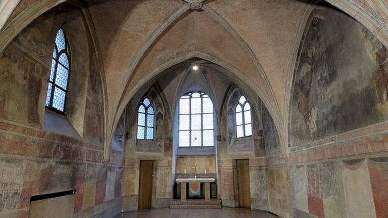 Blick in die Goldschmiedekapelle St. Anna in Augsburg, in der das Staatstheater den Monolog "Judas" für VR aufzeichnete