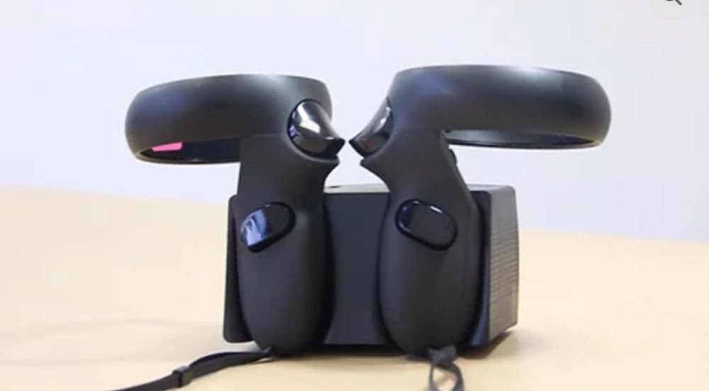 Oculus Quest: Zubehör macht Touch-Controller wiederaufladbar