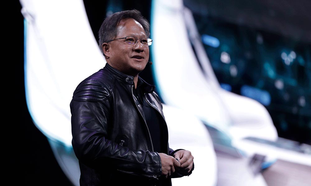 Nvidia-Chef Jensen Huang spricht auf einer Bühne.