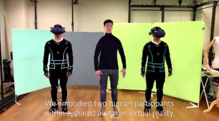 Kurioses Experiment: Zwei Menschen teilen sich einen VR-Körper