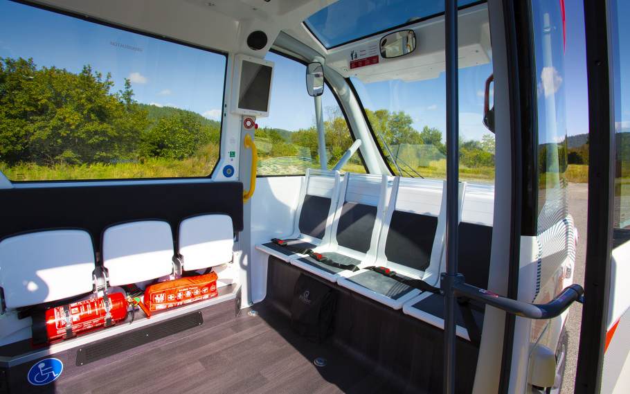 Der Innenraum der hoch automatisierten Shuttle-Busse des französischen Herstellers Navya.
