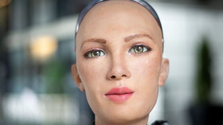 Roboterfrau Sophia soll 2021 in den Verkauf gehen