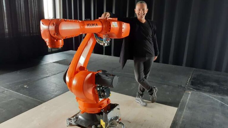 VR-Ballett mit Roboter: Mensch trifft Maschine in VR-Theater