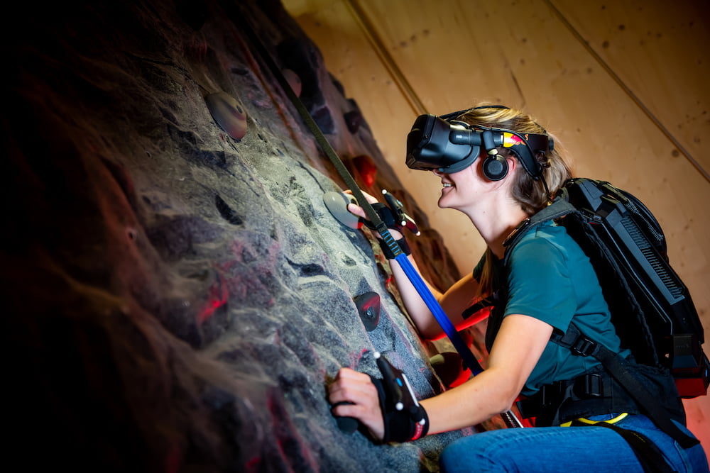 Mixed-Reality-Bergtour: Mit VR-Brille die Kletterwand hoch