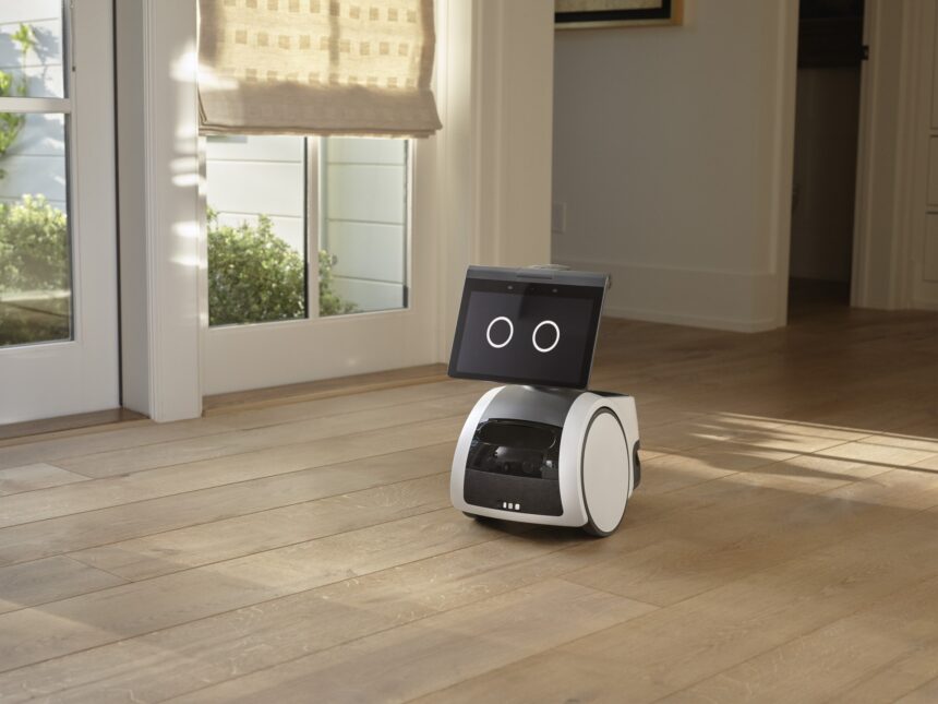 Amazon präsentiert einen Alexa-Roboter mit Display, ausfahrbarer Kamera, Augen und Persönlichkeit.