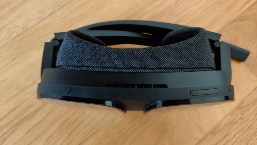 VR-Brille Vive Flow zusammengeklappt und von oben