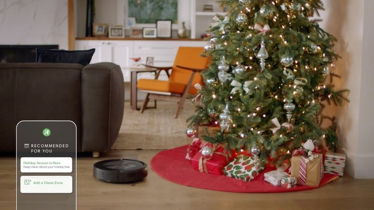 iRobot verbessert seine Bildanalyse-KI. Der Roomba j7 umfährt künftig Weihnachtsbäume, Socken und Schuhe und bekommt ein praktisches Mapping-Feature.