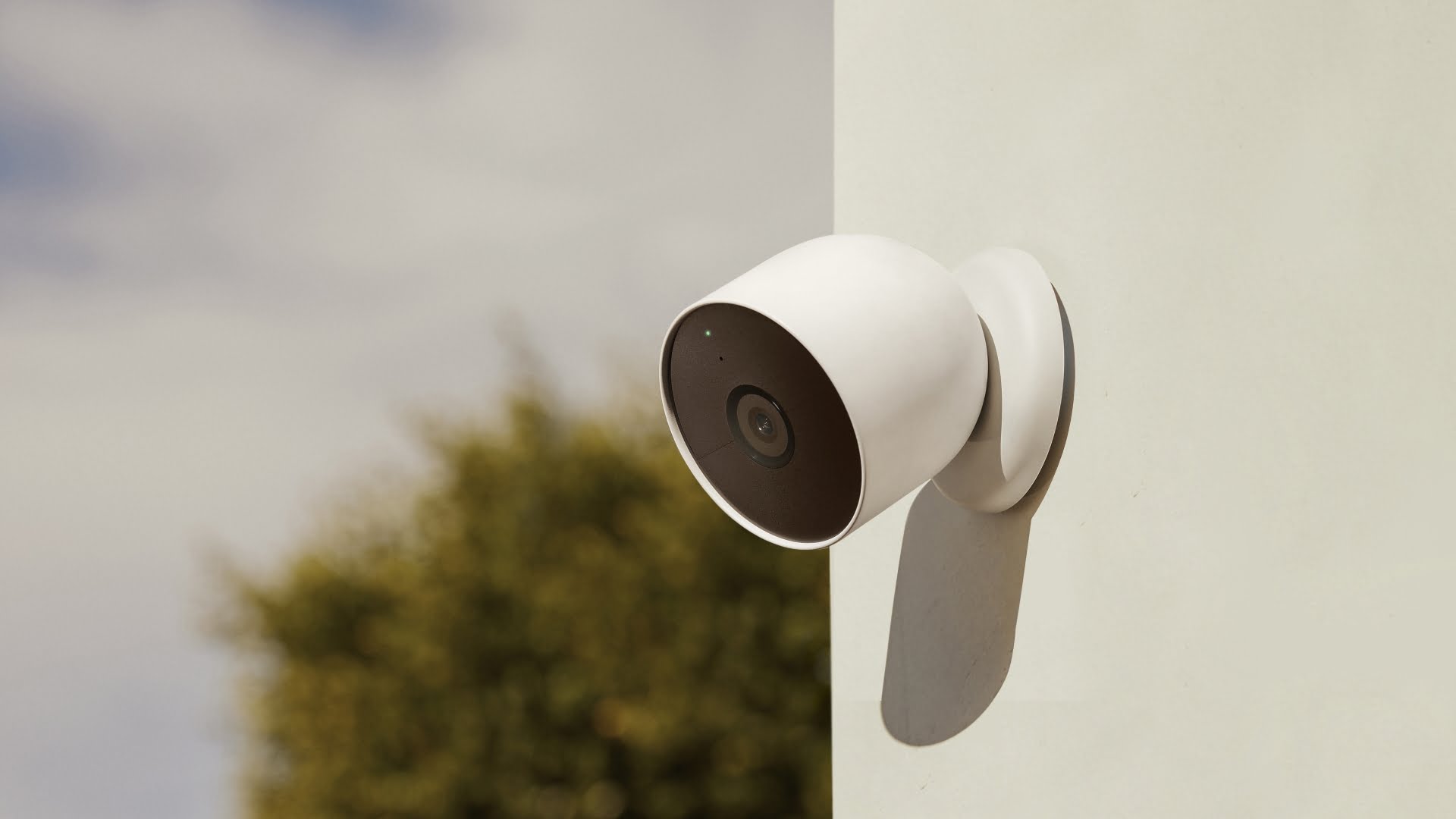 Wir haben die Smart Home-Kamera Google Nest Cam mit Akku im Indoor- und Outdoor-Einsatz samt KI-Features getestet. Viel mehr kann man von einer Smart Cam nicht erwarten.