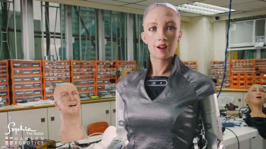 Eine humanoide Roboterfrau schaut überrascht in die Kamera.