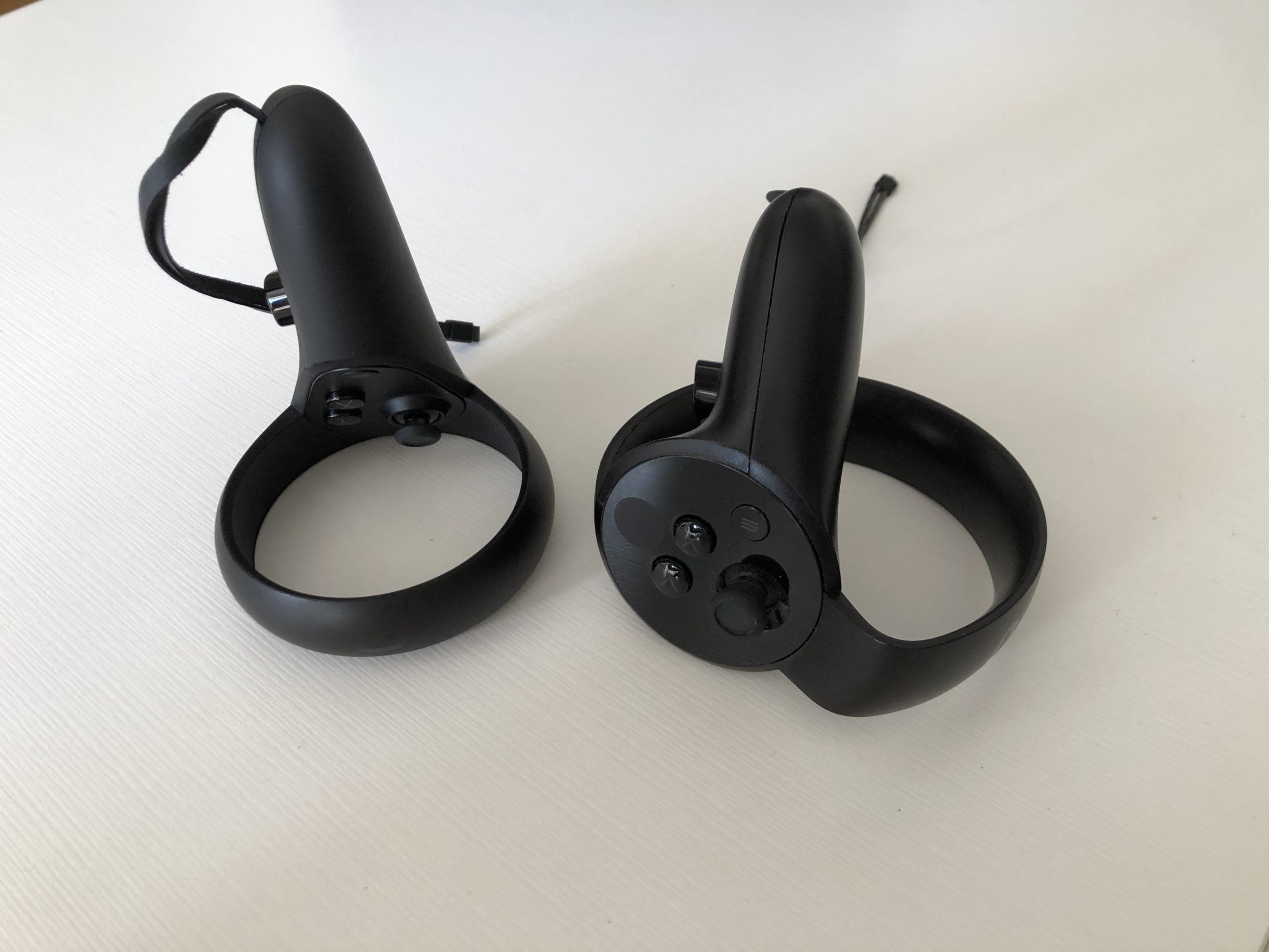 Oculus Touch old and new controllers