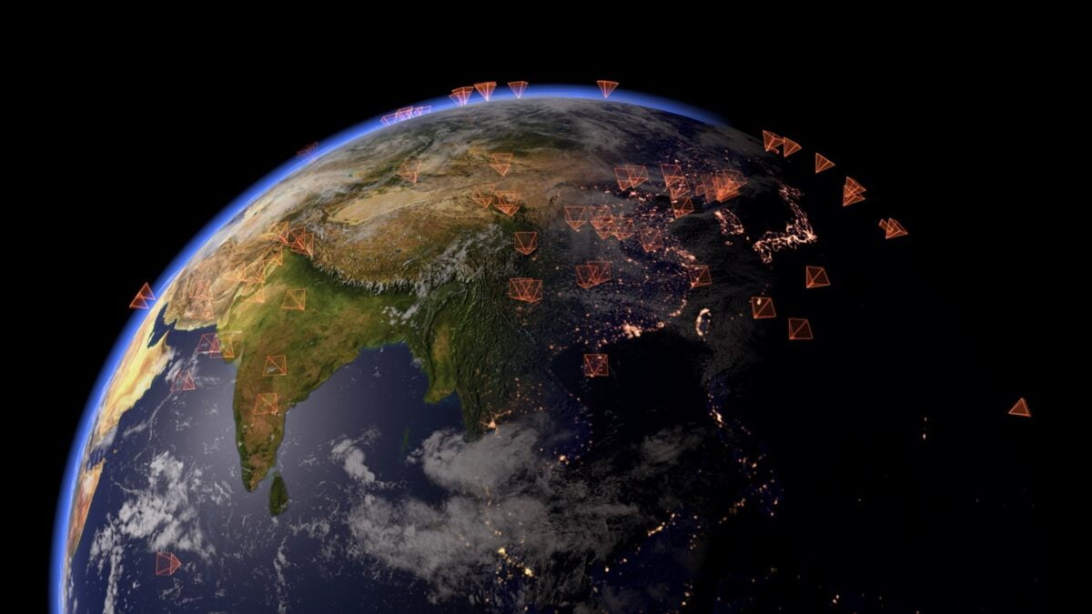Eine Miniaturdarstellung des Planeten Erde mit Zielen für nukleare Einschläge.