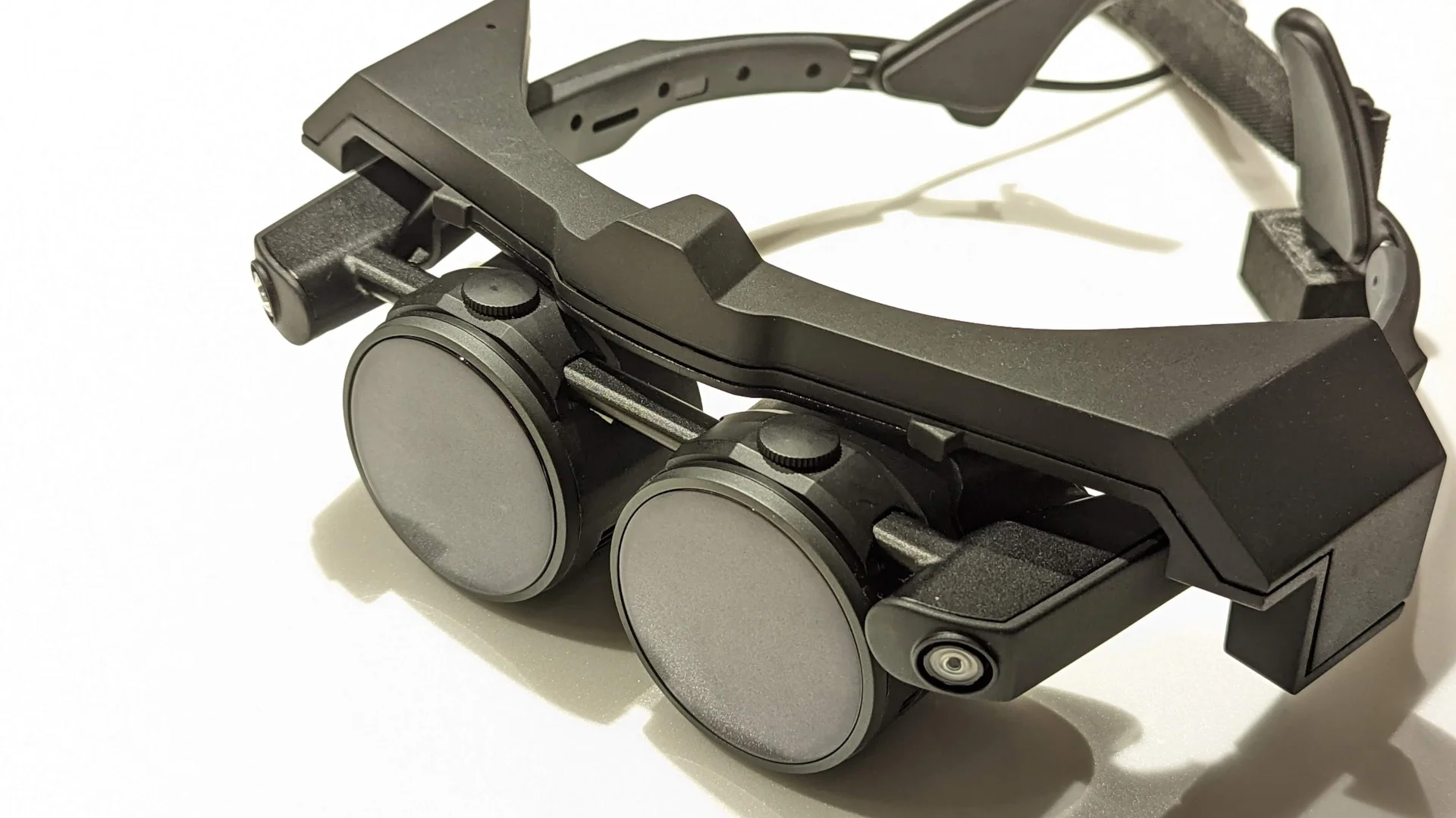 MeganeX: Panasonics Steampunk-VR-Brille bekommt SteamVR-Unterstützung