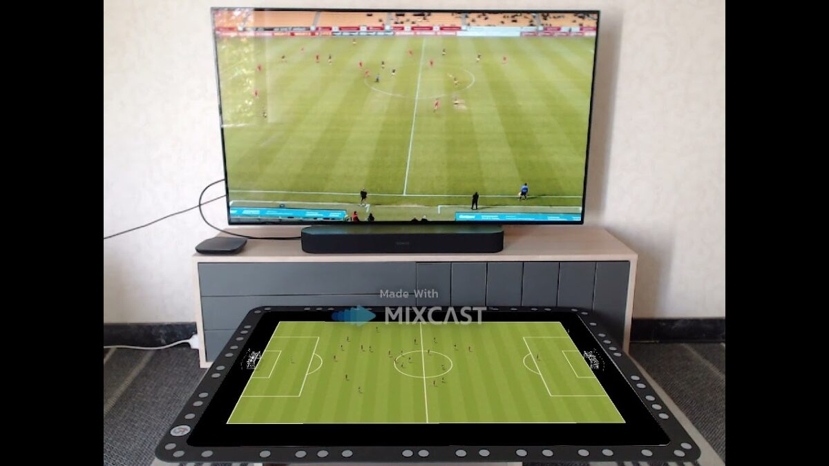 Ein AR-Experiment von Sporttotal.tv bringt eine zweite Ansicht der Fußballübertragung auf den Couchtisch.