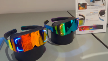 Sharp zeigt sehr leichte VR-Brille mit Smartphone-Verbindung
