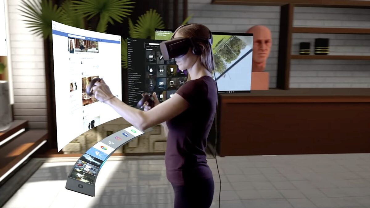 Frauen mit Oculus Rift interagiert mit Oculus Dash in einem virtuellen Wohnzimmer.