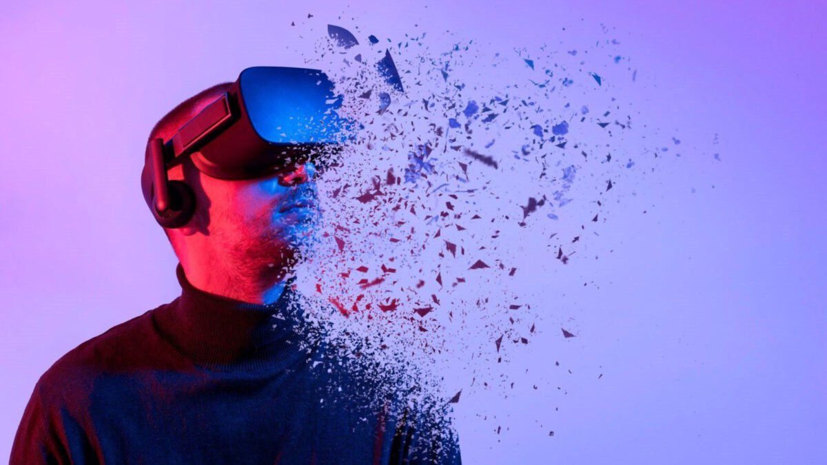 Ein Symbolbild, auf dem ein VR-Brillen-Träger in virtuelle Splitter zersplittert.