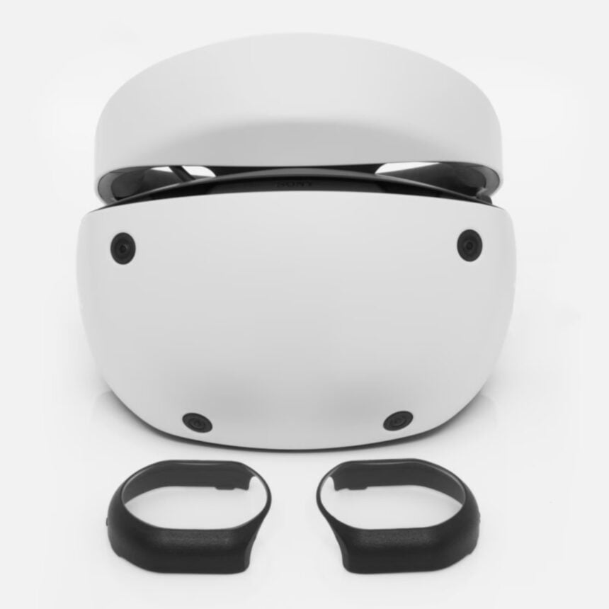 Zwei VR-Sehstärke-Linsen liegen vor der Playstation VR 2.