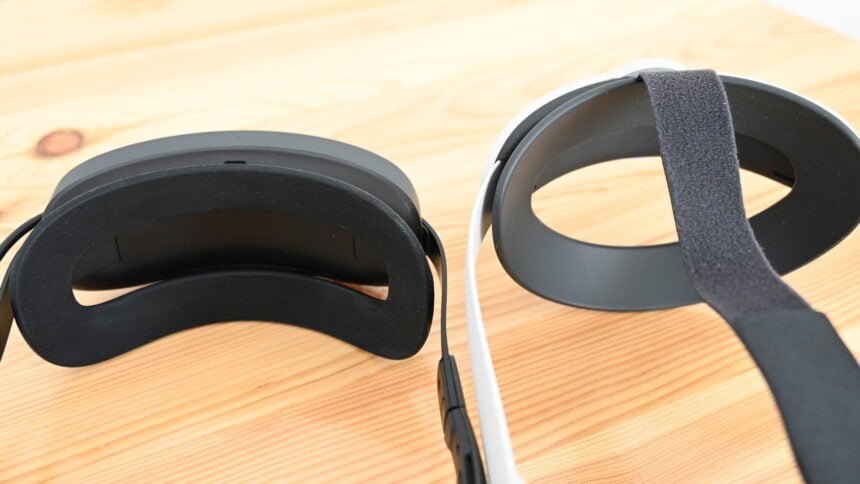 Die Kopfhalterungen am Hinterkopf von Vive XR Elite und Quest 2 Elite Strap auf einem Tisch nebeneinander