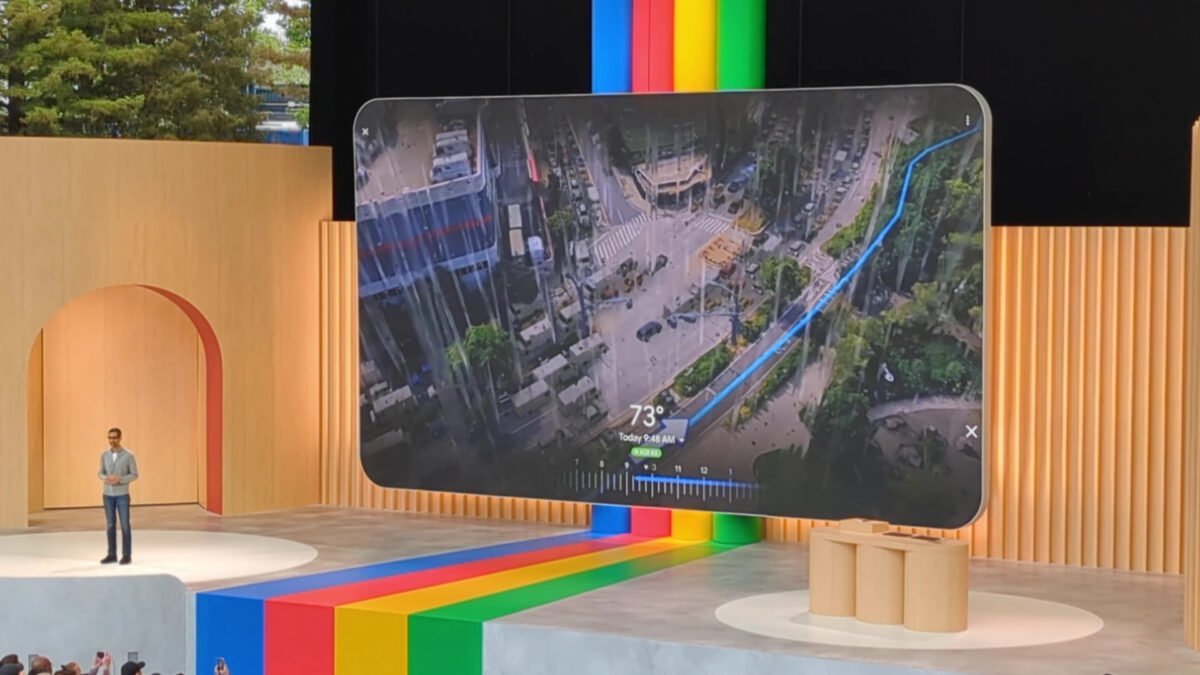 Eine Präsentation auf der Google I/O 2023 zeigt auf einer großen Leinwand eine Demo von Immersive View for Routes in Google Maps.