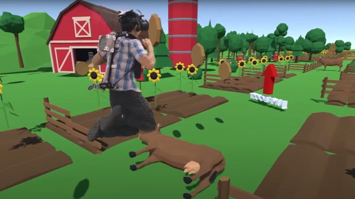 Mann mit JumpMod-Rucksack springt in einem bunten VR-Spiel über eine Kuh