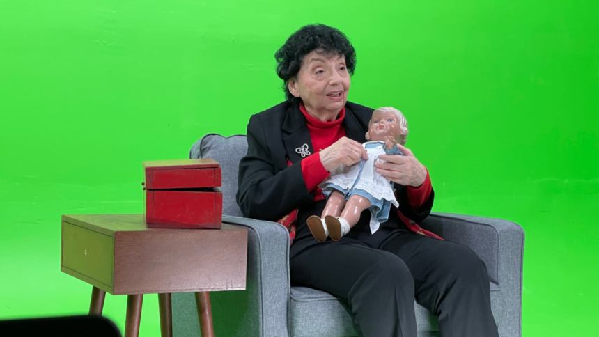 In einem VR-Erlebnis könnt ihr mit einer Zeitzeugin des Zweiten Weltkriegs sprechen. Die 88-Jährige will so ihre Geschichte bewahren.