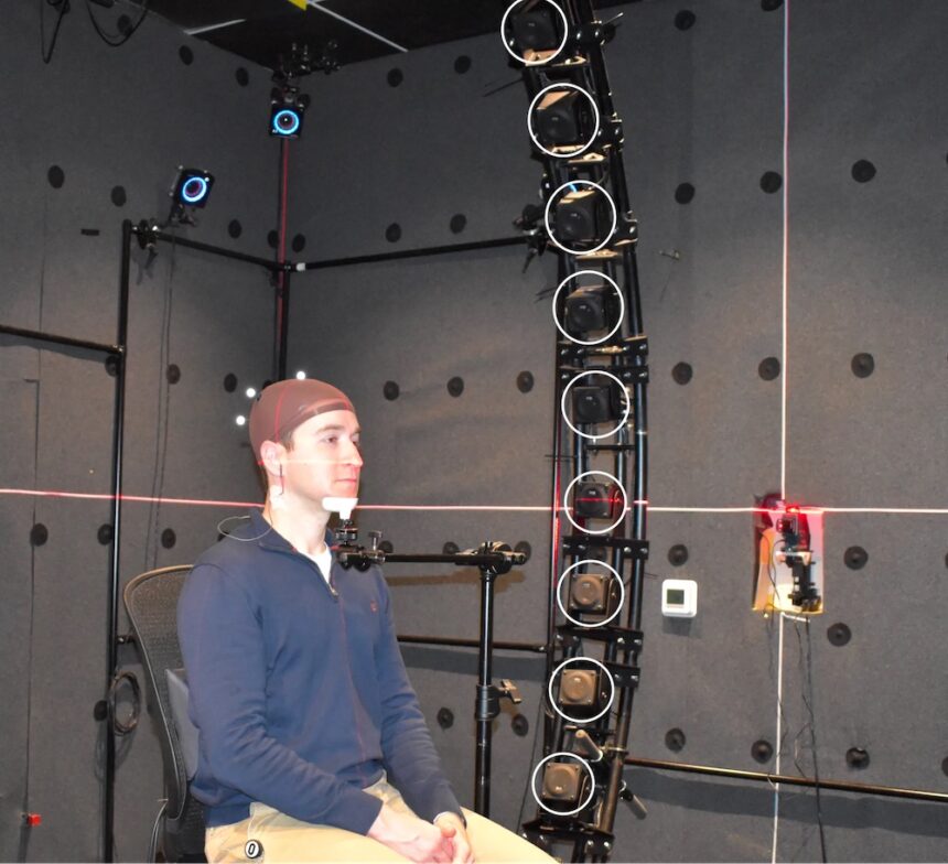 Im Forschungslabor der Reality Labs werden der Kopf und die Ohren eines Angestellten in 3D vermessen.