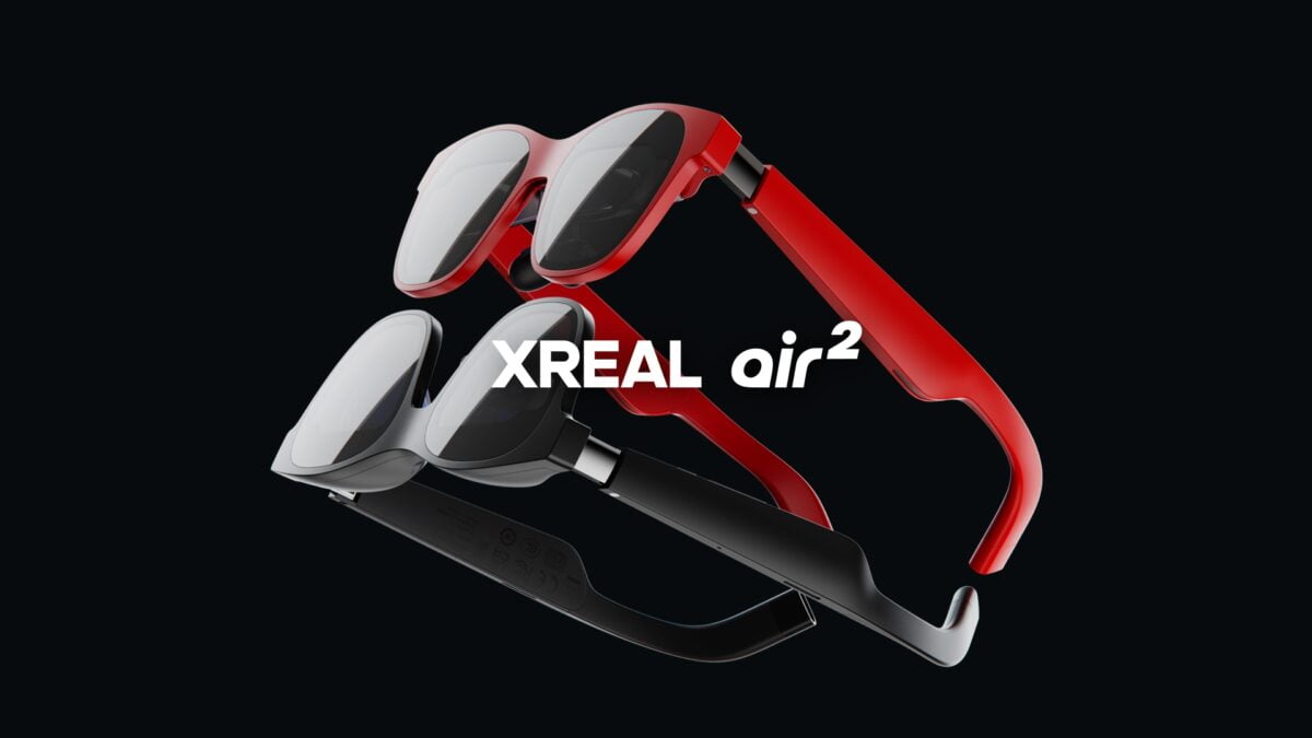 Eine rote und eine schwarze Variante der AR-Brille Xreal Air 2 liegen aufeinander.