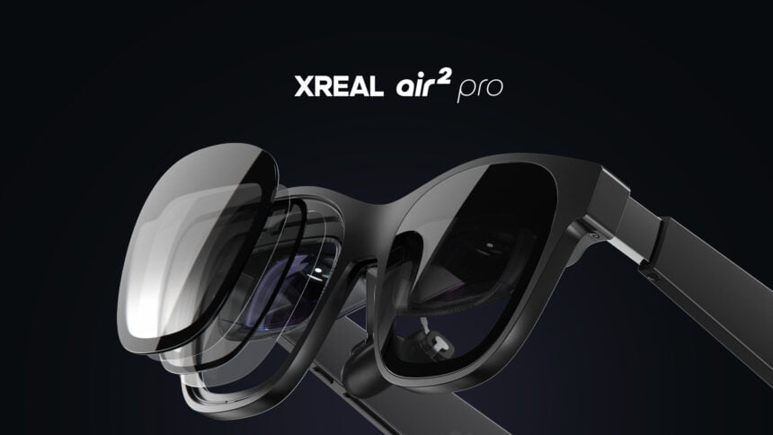 Die schwarze AR-Brille Xreal Air 2 mit offenem Display.