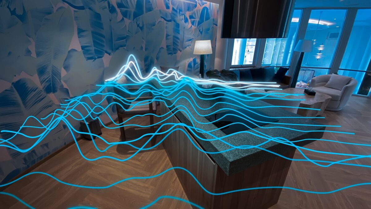 Blaue Wellen des Effex-Visualizers in einem Wohnzimmer.