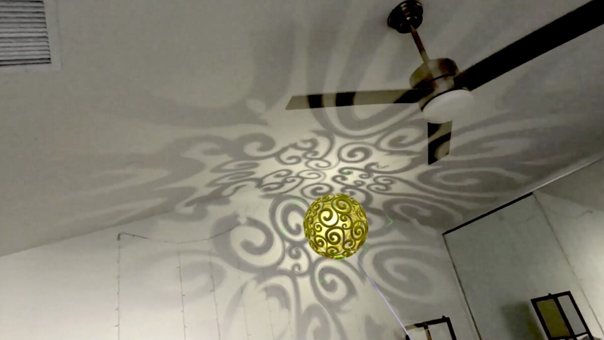 Realistische Mixed-Reality-Lichtreflexionen an den Wänden.