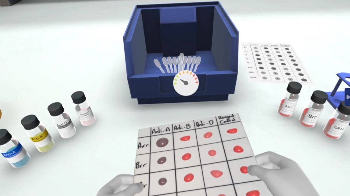 Eine VR-Erfahrung zeigt ein virtuelles Labor zur Bluttransfusion.