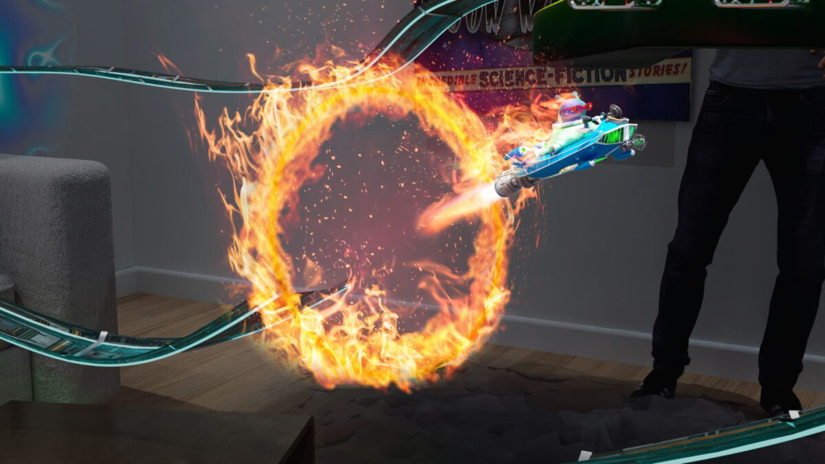 Im Mixed Reality-Spiel Runaways gleitet ein kleines Gefährt durch einen brennenden Ring.