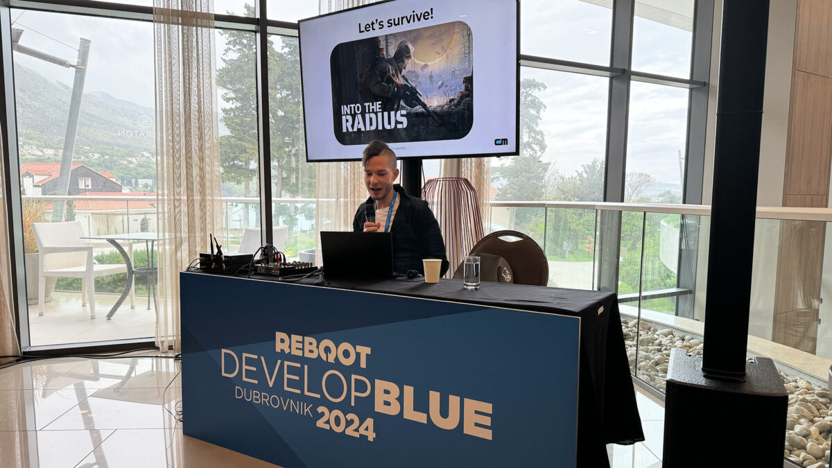 Sergei Kharchenko hält einen Vortrag auf der Reboot Develop Blue 2024.