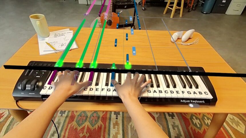 Mit PianoVision kann man spielerisch Klavier spielen lernen.